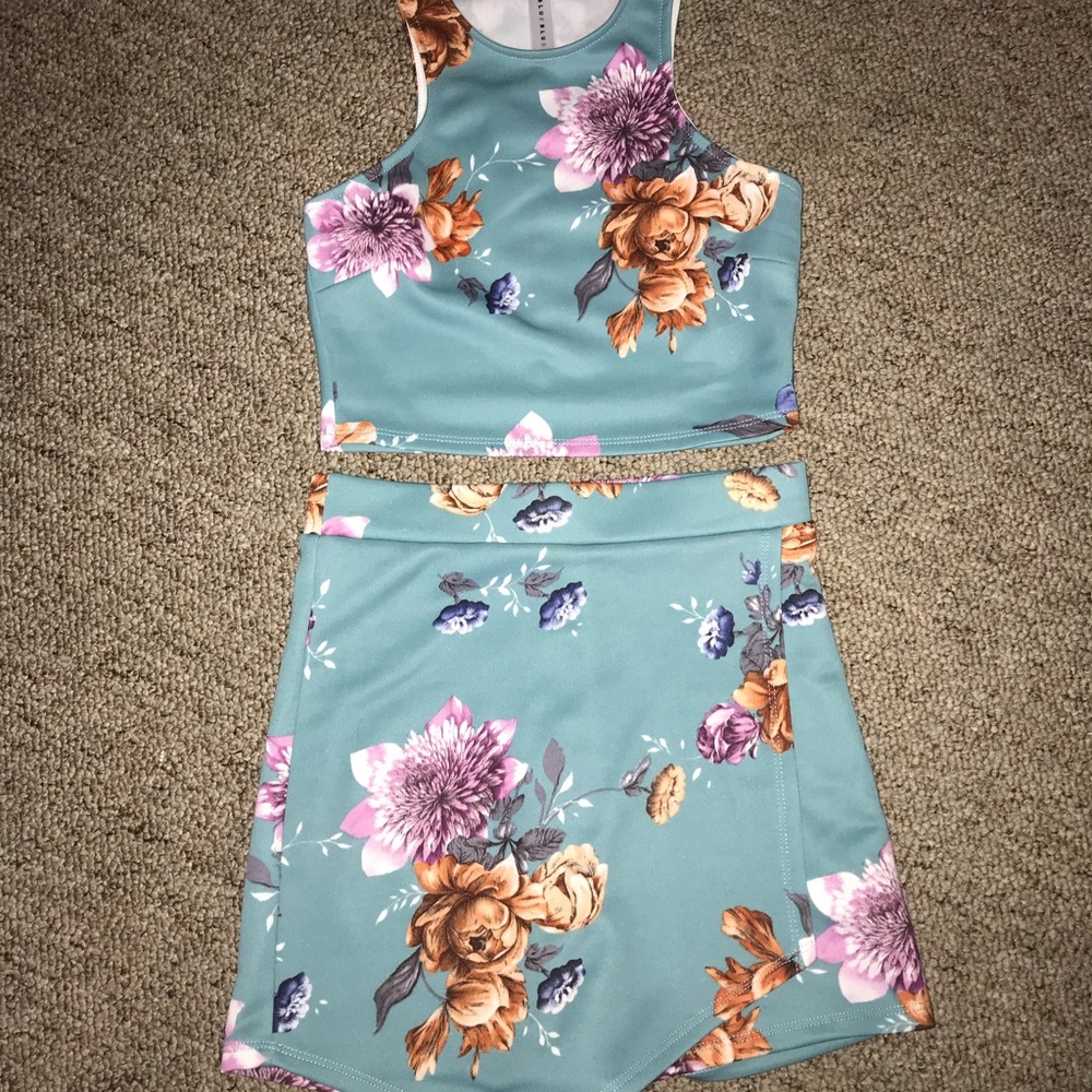 Boutique two piece set with flowers